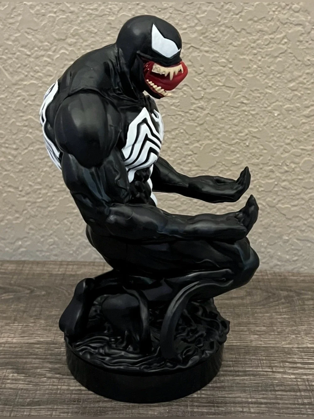 Venom Marvel Comics Cable Guy Gaming Controller Phone Holder Stand.